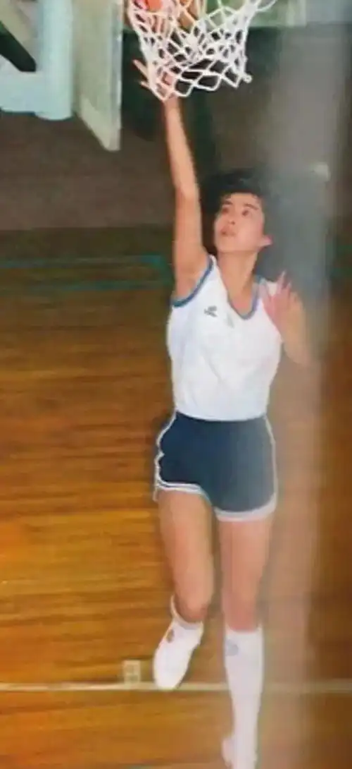 王祖贤到底算不算顶级美女看看她和李嘉欣的合照你就有答案了