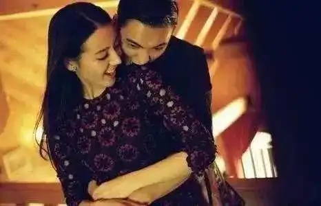 陈伟霆霸气宣布恋情胖迪,就你了整个娱乐圈送出祝福
