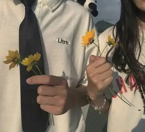 情侣头像快和小笨蛋一起用吧
