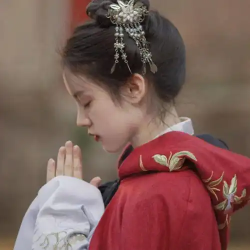古风真人女头像
