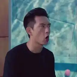 有没有真人的但不非不low的情侣头像
