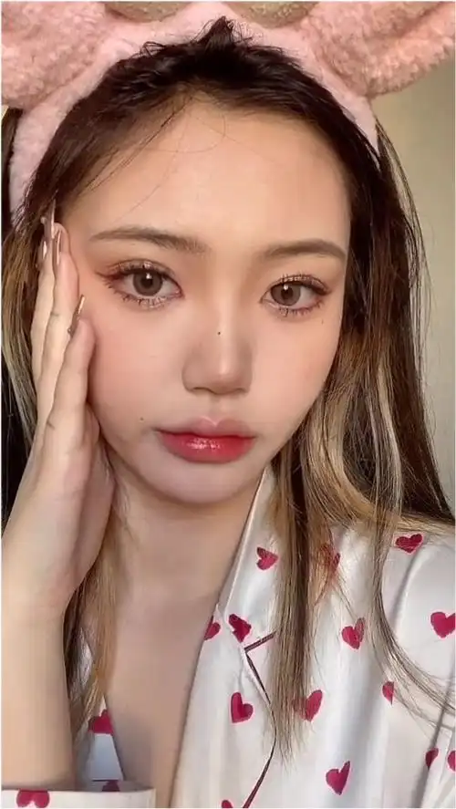 17岁女孩丨氛围感美女妆容分享丨冬日也要当精致女孩
