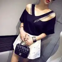 女生手夹烟露肩头像微信头像图片大全
