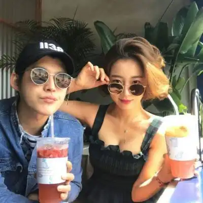 超酷一对情侣同框情头
