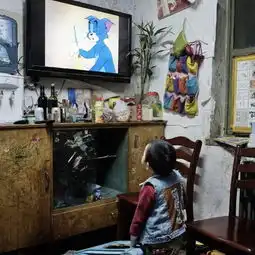 没见过香港的棺材房,就别说自己过得不幸福

