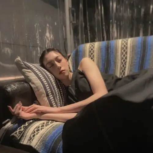 说好不哭周杰伦2019霸气推新歌mv女主角三吉彩花太好看太美了多图预警
