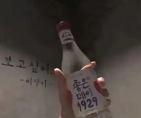 网易云热评校服是我们穿过的情侣装,毕业照是我和她唯一的合影
