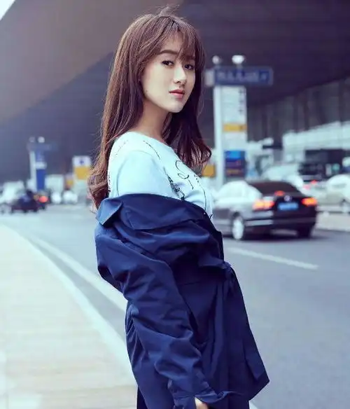 将夜女星换上现代装,最美的是她
