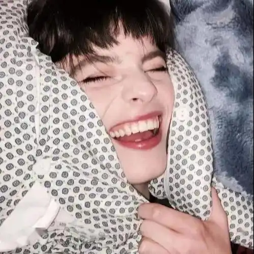 爱不释手的欧美头像
