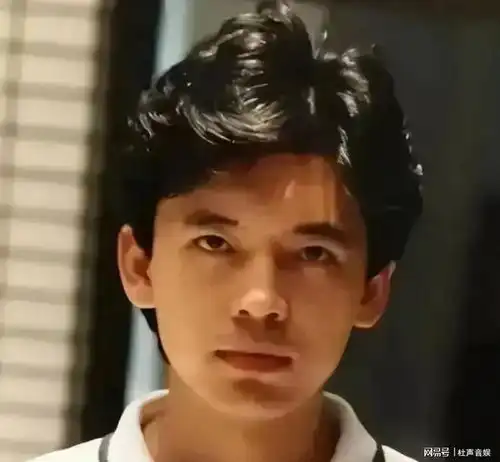 赵政委发旧照,浓眉大眼的他居然也曾如此文艺