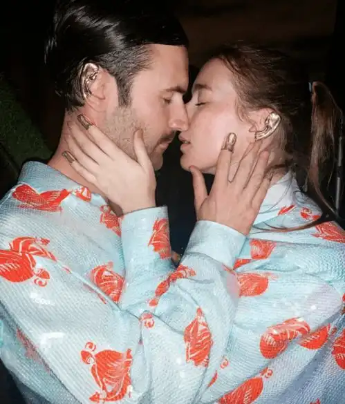 多图预警受邀香奈儿,合体上杂志,法国最牛情侣照曝光,这狗粮真香en