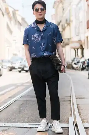 男生怎么穿短袖衬衫,脱离老干部称号
