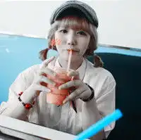 求qq情侣头像,不带字的,要小清新的,或者像这样的手上拿着个东西,还要qq网名情侣网名,这个随便了搜狗问问

