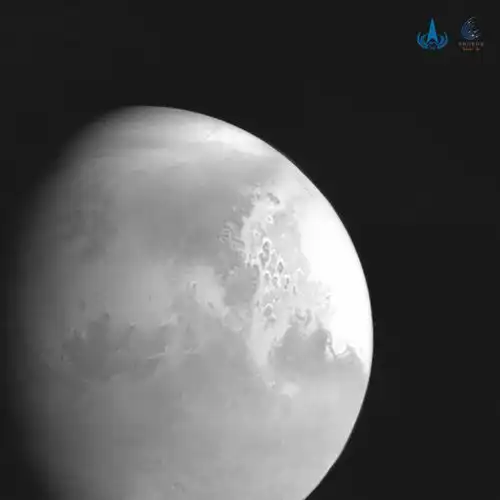 天问一号传来火星高清大图,预计除夕夜进入火星轨道,但是火星车还没起好名
