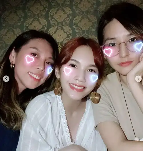 伊能静晒隔离vlog与女儿相拥告别18岁儿子教妈妈跳舞
